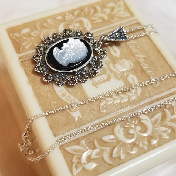 CAMEO VINTAGE Onyx MOP Sterling Necklace - Picture 2 of 6